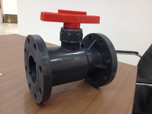 UPVC のフランジのプラスチック球、Boddily の形態の球弁、DN15-DN300